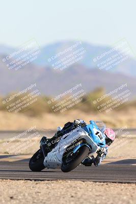 media/Dec-07-2025-CVMA (Sun) [[3e7d2de5dc]]/Race 16-Formula Middleweight/